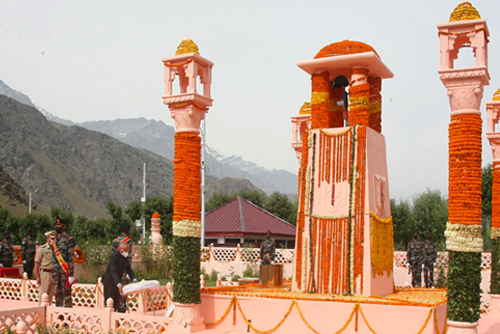 Mesmerizing Kashmir with Leh tour   